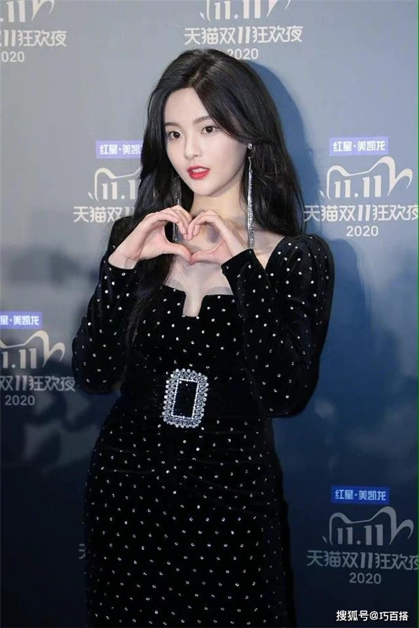 黑色连衣裙加入波点元素打造十足少女感 黑色 波点元素 第4张