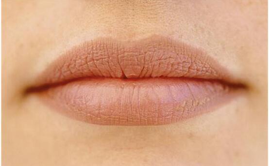 唇纹深怎么办,盘点消除唇纹深的方法 唇纹深 唇纹深怎么办 盘点消除唇纹深的方法 美妆 第1张 唇纹深怎么办,盘点消除唇纹深的方法 唇纹深 唇纹深怎么办 盘点消除唇纹深的方法 美妆 第1张