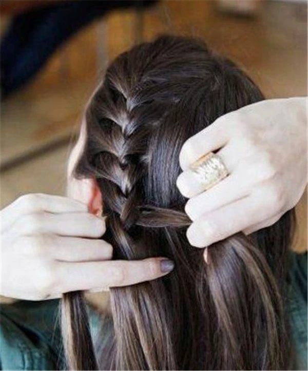 一个人怎么扎麻花辫 麻花辫 扎麻花辫 美妆 第2张