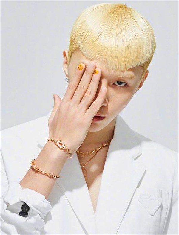 男生做美甲打造男性妆容新潮流，男生美甲吧 美甲 妆容 第1张