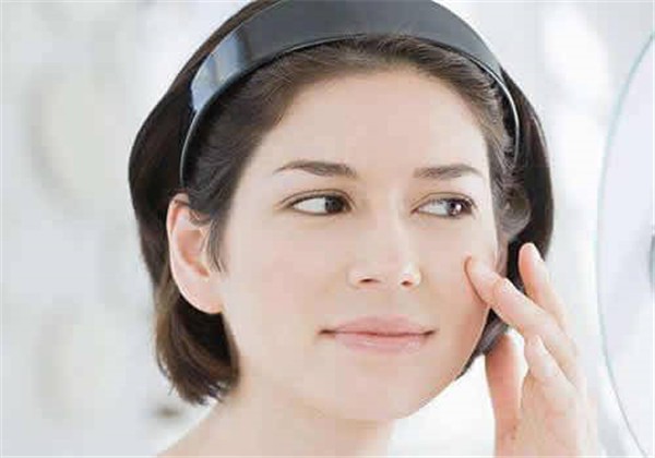 水乳早上用还是晚上用,早上用水乳和晚上用水乳各有好处 护肤 第3张 水乳早上用还是晚上用,早上用水乳和晚上用水乳各有好处 护肤 第3张