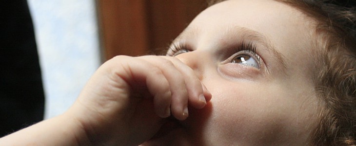 眼睛肿了怎么快速消肿 眼睛肿 消肿 美妆 第3张