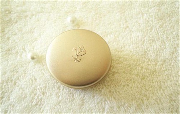 兰蔻菁纯眼霜适合什么肤质 兰蔻 眼霜 第1张