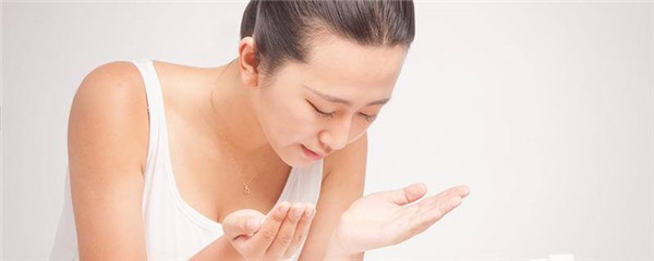 泪沟纹是什么意思，泪沟纹和眼袋有什么不同 护肤 第1张