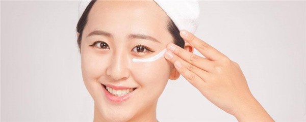 眼部精华可以擦脸吗，眼部精华可以代替眼霜吗 护肤 第1张