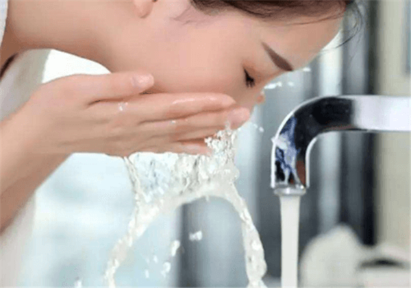 睡前怎么保养皮肤，这些事千万别做 护肤 第1张