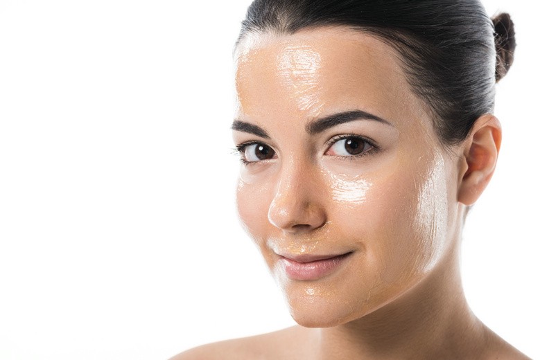 粉底液怎么擦才不会浮粉有细纹，原来你一直都没擦对粉底 擦粉底 擦粉底方法 教你擦粉底的正确方法 美妆 第2张