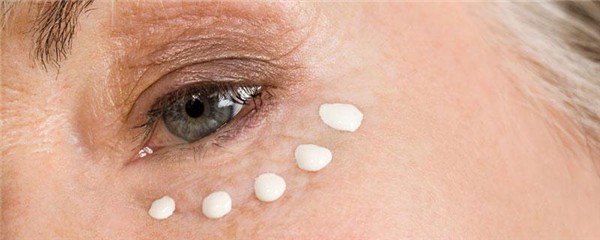 眼霜能治黑眼圈吗，眼霜能当面霜用吗 护肤 第1张