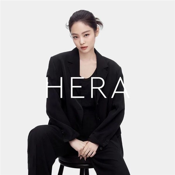 Jennie演绎hera新款气垫Black Cushion 品牌 代言 粉底 第1张