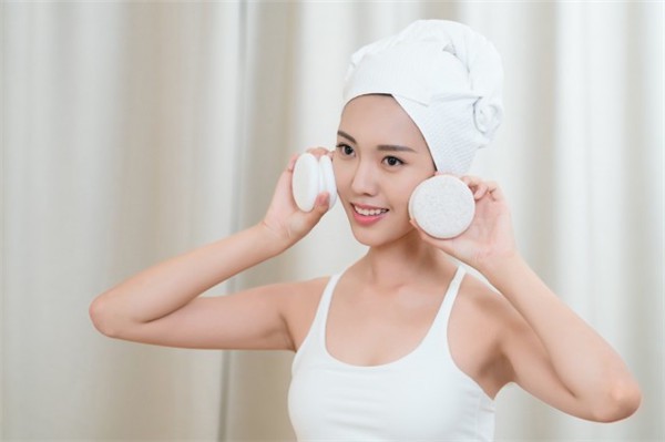 冷热水交替洗脸收缩毛孔，清洁面部充分吸收营养 收缩毛孔 清洁面部 第1张