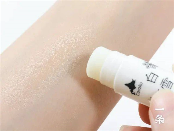 白雪美精润唇膏滋润锁水唇部肌肤，让双唇浪漫撩人 润唇膏 白雪美精 第5张