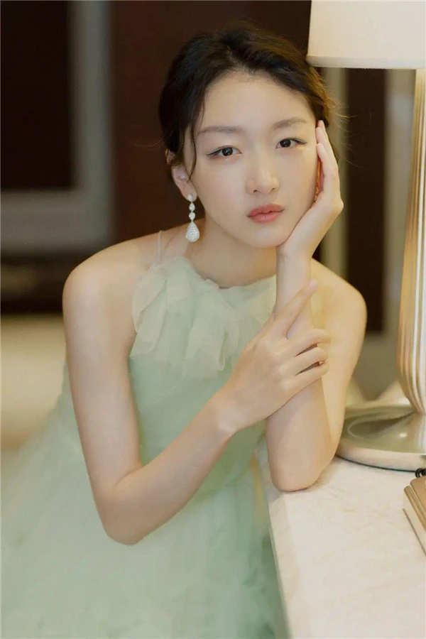 哪些人群适合全包眼线，大地色眼影的化妆技巧 眼线 大地色眼影 第4张