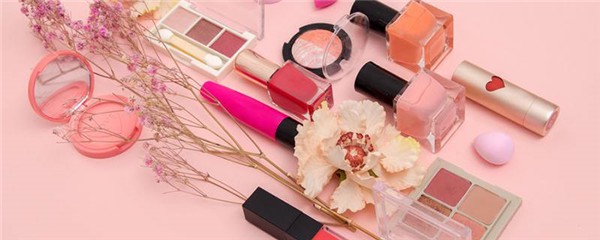 唇釉和口红有什么不一样，唇釉与口红有哪些区别 护肤 第1张