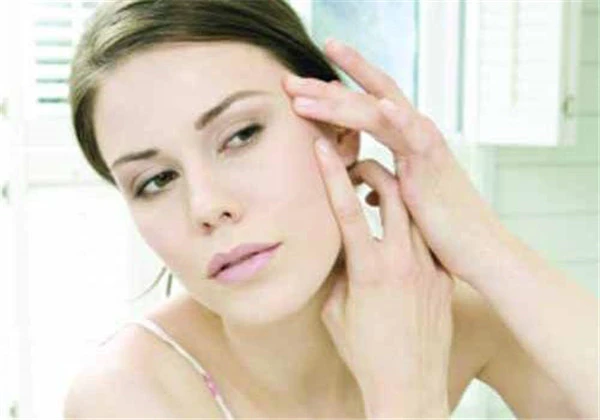 夏季长痘的原因，6大原因让你夏天一直长痘 护肤 第4张