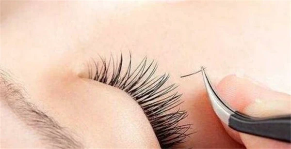 接睫毛要素颜去接吗 素颜 接睫毛 美妆 第2张