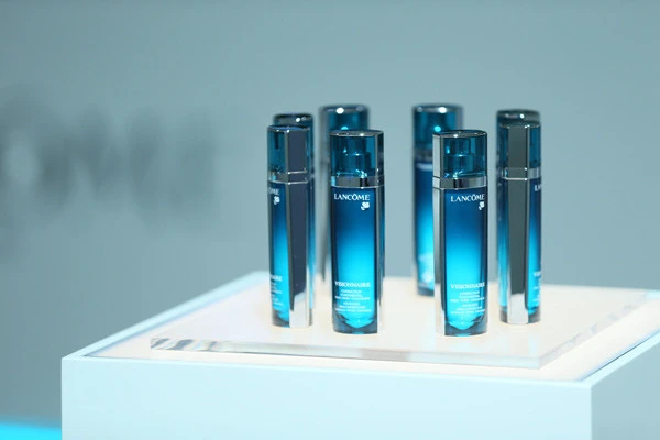 使用眼霜有什么好处，兰蔻眼部精华肌底液如何使用 眼霜 第2张