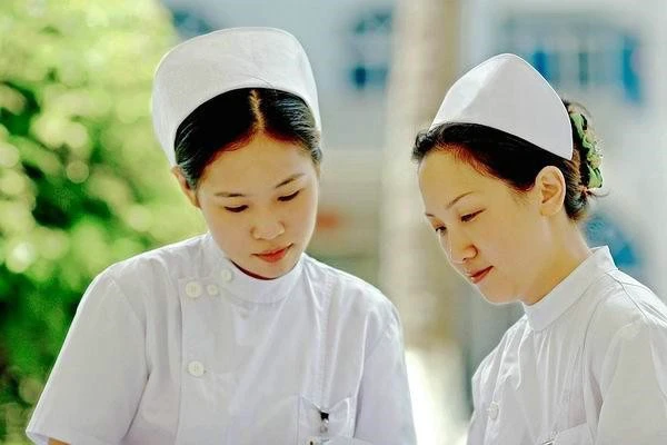 护肤专业知识分享，面部护理怎样做才够专业 原液 第2张