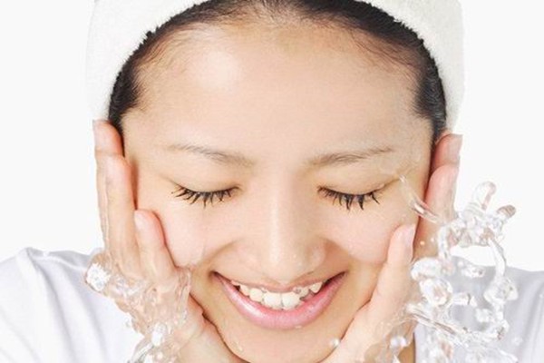 有哪些东西洗脸可以达到美白的效果 洗脸 第2张