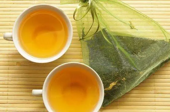 脸上有雀斑怎么办，雀斑形成的原因 雀斑 雀斑形成原因 雀斑形成的原因都有哪些图片 美容 第2张