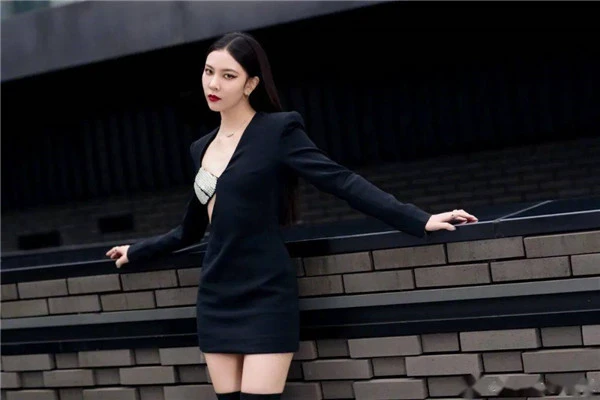 填补修饰发际线空缺小技巧，如何制造视觉高颅顶 发际线 高颅顶 第15张