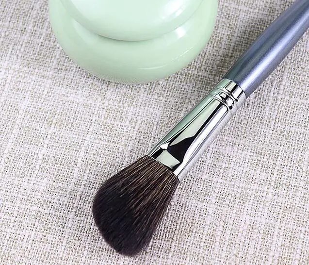 斜角腮红刷什么牌子好用，斜角腮红刷正确使用方法 腮红刷 斜角腮红刷 斜角腮红刷正确使用方法图 美妆 第3张