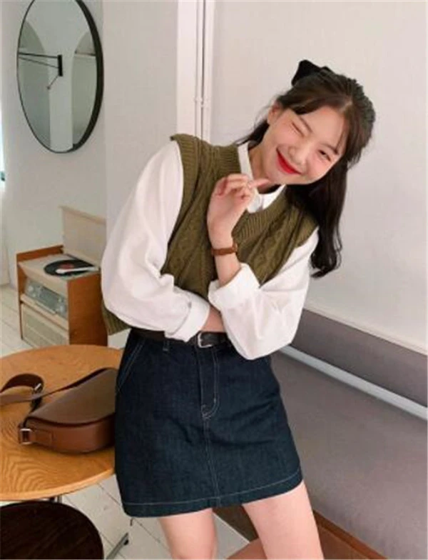 2020年日韩妞多层次穿搭方法，素色衬衫+针织背心超级必备 多层次 穿搭 第2张