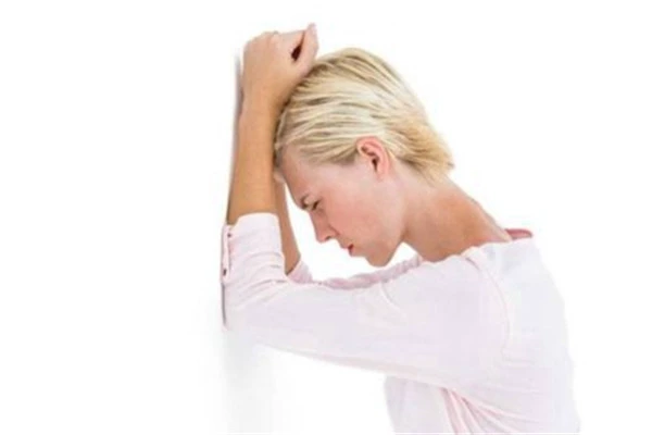 脸上长痤疮的护理方案，选择控油爽肤水少吃辛辣事物 痤疮 护理 第2张