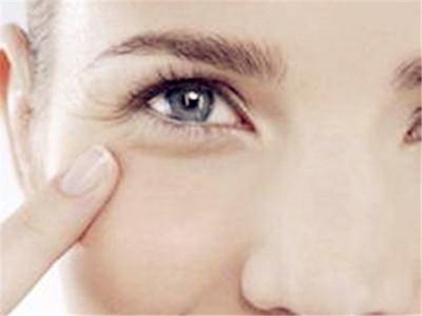 去除鱼尾纹可按摩眼角，快眼周血液循环速度 鱼尾纹 按摩 第1张