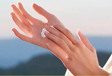 手老是脱皮怎么办，第二张脸也需要护肤 脱皮 手脱皮 手老是脱皮怎么办 美容 第3张