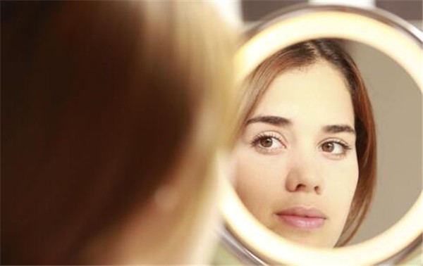 如何摆脱闭合性粉刺的烦恼，少吃辛辣的食物 粉刺 辛辣食物 第3张