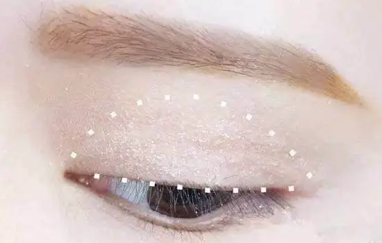 新年见长辈怎么化妆大方自然，见家长眼影妆容步骤教程图片 化妆 新年见长辈怎么化妆 新年见长辈怎么化妆大方自然步骤图片 美妆 第3张