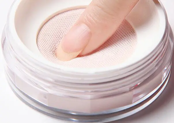 散粉、蜜粉和粉饼哪款上底妆更贴服，三款底妆好物区别 散粉 蜜粉粉饼区别 蜜粉和粉饼有什么区别 美妆 第3张