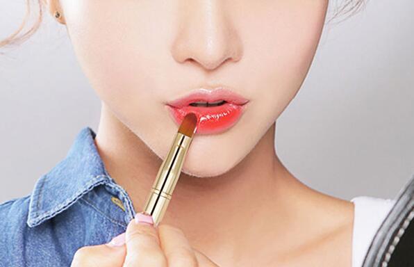 唇刷哪个牌子好用，眼影刷和唇刷区别 唇刷 眼影刷 眼影刷和唇刷有什么区别 美妆 第1张