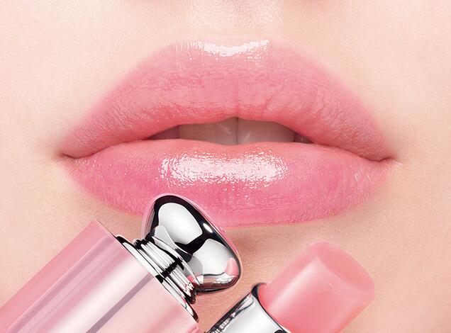 涂变色唇膏要卸妆吗，经常涂有色唇膏害处 唇膏 变色唇膏 涂变色唇膏要卸妆吗 美妆 第1张
