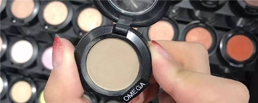 粉色的闪眼影能做腮红吗 粉色 眼影 能做 腮红 第1张