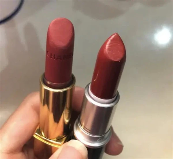 香奈儿58号和魅可Mac牛血色试色，其实这两个颜色不一样 香奈儿 58号 魅可 Mac 牛血色 第3张