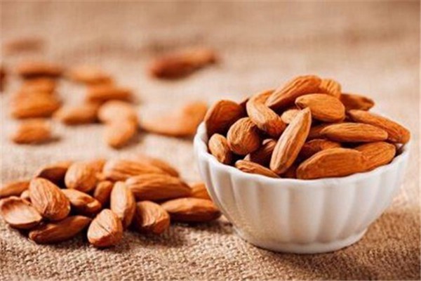 杏仁含丰富的维生素，能抑制活性氧的生成避免肌肤受伤 杏仁 肌肤 第1张