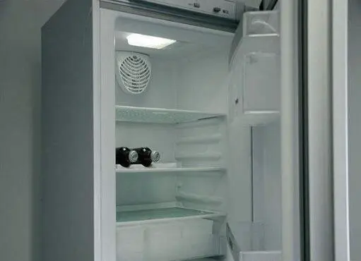 指甲油粘到衣服上怎么洗掉，五种方法轻松解决 指甲油 指甲油怎么洗掉 美容 第5张