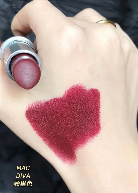 一看就喜欢，一涂就翻车的「热门色」，太坑人 你踩雷了几个 口红 第1张