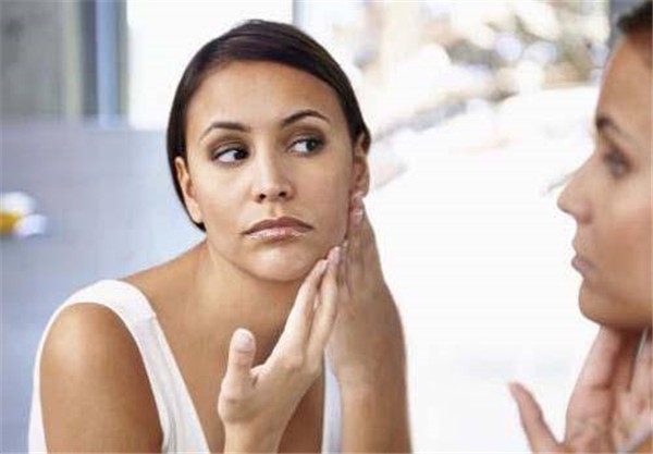 去除脸上黑斑要及时排毒，多喝水帮助皮肤保持水嫩 脸上 黑斑 第1张