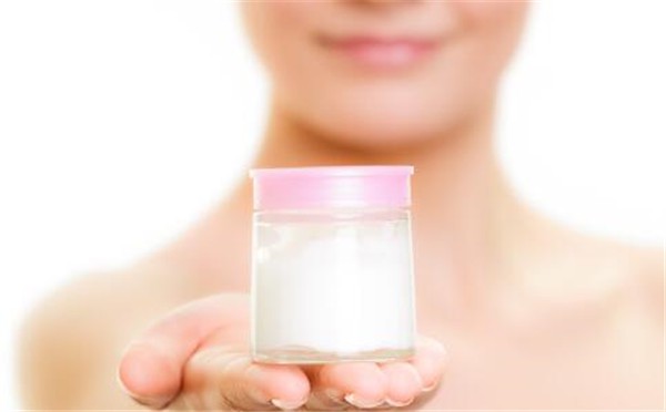 怎样对皮肤进行针对性的美白，禁用含有激素重金属的化妆品 美白 化妆品 第1张