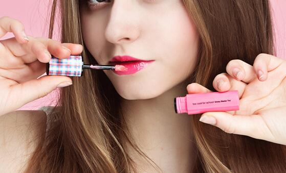 怎么涂唇釉，简单不出界正确涂唇釉方法 唇釉 唇釉正确涂抹方法 美妆 第1张