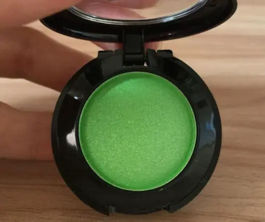 绿色眼影搭配什么颜色口红好看，这些唇膏色号推荐 口红 绿色眼影 绿色眼影配什么口红 美妆 第2张