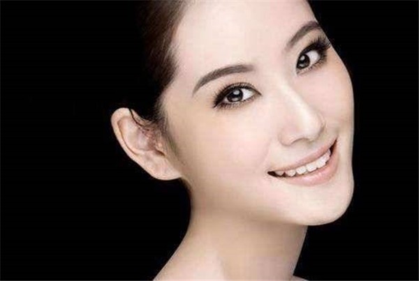 去除鱼尾纹要有健康的生活方式，按摩眼部保持睡眠 鱼尾纹 眼部 第1张