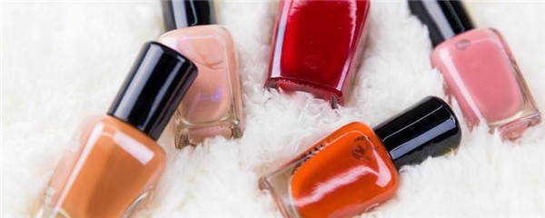 指甲油弄衣服上怎么洗，指甲油弄到手上怎么洗 护肤 第1张