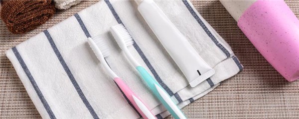 牙膏能洗脸吗，长痘用牙膏敷一晚有用吗 护肤 第1张