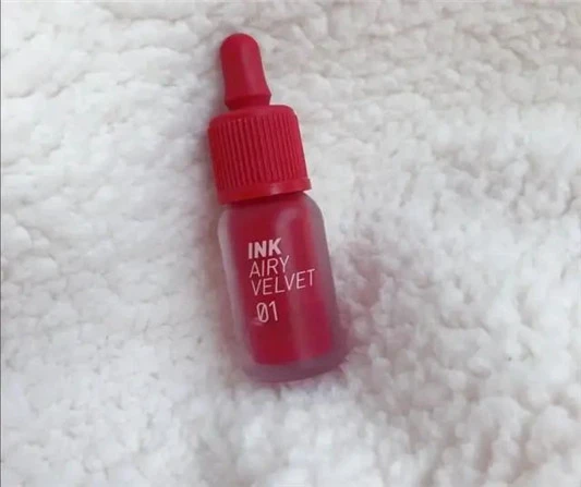 为什么明星涂口红很持久,自己涂口红容易掉色 原因很简单 口红 第8张 为什么明星涂口红很持久,自己涂口红容易掉色 原因很简单 口红 第8张