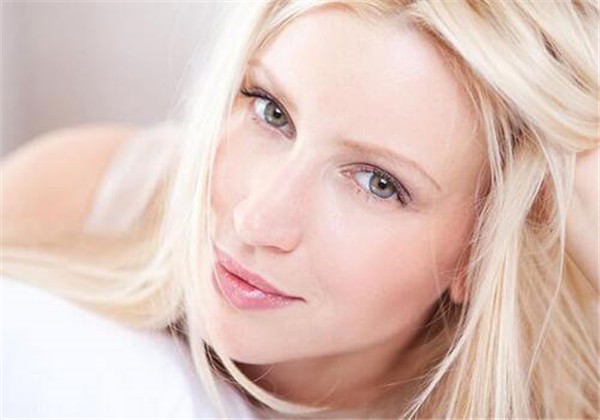 产后肤色暗黄怎么办，如何有效改善肤色暗黄 护肤 第1张