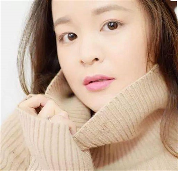 雅蜜多用滋润条水润柔滑，为唇部肌肤提供高保湿效果 雅蜜 保湿 第1张