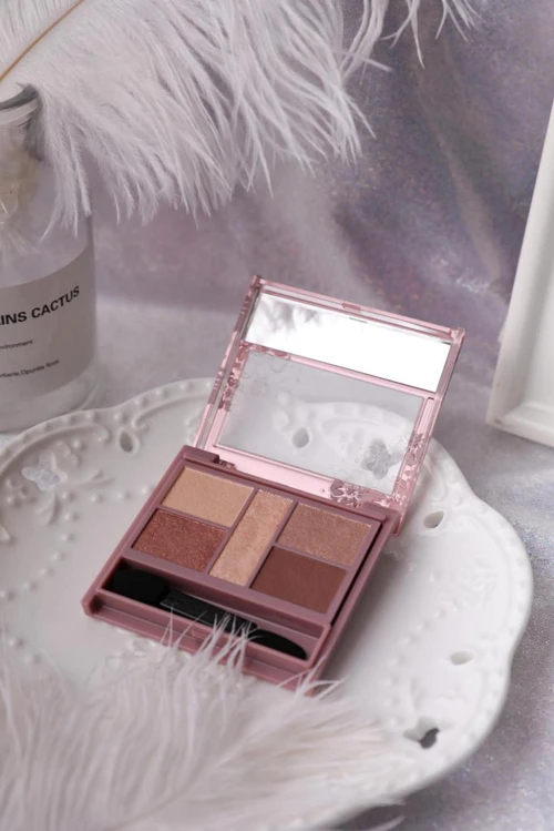 CANMAKE五色眼影盘，打造迷人「电眼口罩妆」 眼影 五色眼影盘 美妆 第12张